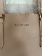 Load image into Gallery viewer, Michael Kors bag
