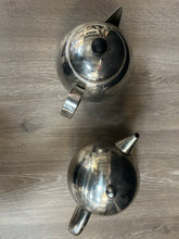 Load image into Gallery viewer, Vintage tea pots
