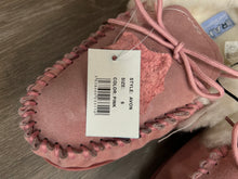 Load image into Gallery viewer, Mirak Comfort Slippers
