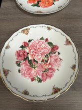 Load image into Gallery viewer, Royal Albert "the queens mothers favourite" plate collection
