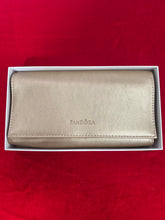 Load image into Gallery viewer, Pandora shine clutch bag
