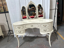 Load image into Gallery viewer, Vintage French-style Louis Merchant dressing table

