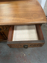 Load image into Gallery viewer, Vintage oak old charm dressing table with mirror
