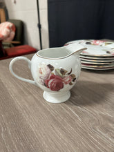 Load image into Gallery viewer, Veron 1 Tea Set
