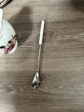 Load image into Gallery viewer, Veron 1 Tea Set
