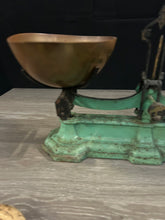 Load image into Gallery viewer, Vintage Weighted Scales
