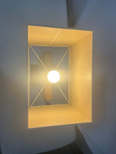 Load image into Gallery viewer, Vintage ceramic table lamp
