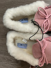 Load image into Gallery viewer, Mirak Comfort Slippers
