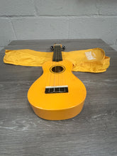 Load image into Gallery viewer, Mahalo Ukulele

