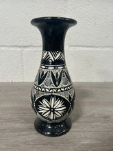 Load image into Gallery viewer, Ceramic sinar poteri vase

