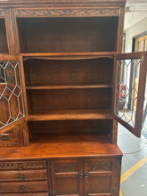 Load image into Gallery viewer, Vintage old charm display case
