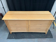 Load image into Gallery viewer, Chest of drawers
