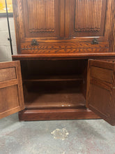 Load image into Gallery viewer, Vintage old charm display case
