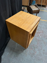 Load image into Gallery viewer, Solid Oak Coffee table
