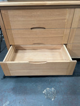 Load image into Gallery viewer, Chest of drawers

