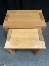 Load image into Gallery viewer, Oak nest of tables
