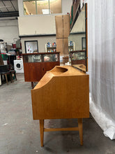 Load image into Gallery viewer, Vintage Meredew sideboard
