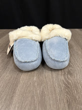 Load image into Gallery viewer, Lamo Comfort Slippers
