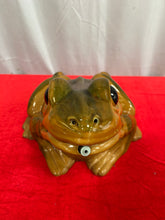 Load image into Gallery viewer, Vintage ceramic frog garden feature
