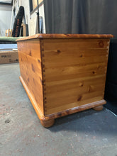 Load image into Gallery viewer, Pine Blanket/Toy Chest
