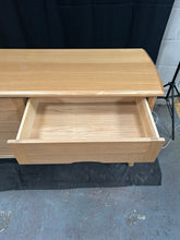 Load image into Gallery viewer, Chest of drawers
