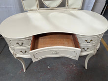 Load image into Gallery viewer, Vintage French-style Louis Merchant dressing table
