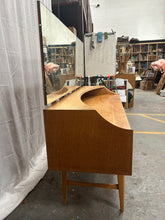 Load image into Gallery viewer, Vintage Meredew sideboard
