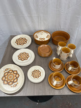 Load image into Gallery viewer, The royal Worcester group dinner service set
