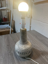 Load image into Gallery viewer, Vintage Lamp
