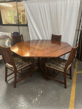 Load image into Gallery viewer, Extending/swivel dining table &amp; 4 chairs
