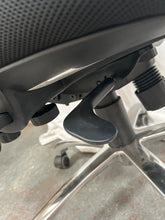 Load image into Gallery viewer, Ergo mesh 24hr office chair
