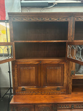 Load image into Gallery viewer, Vintage old charm display case
