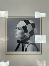 Load image into Gallery viewer, Fashion model black &amp; white print
