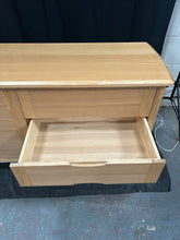 Load image into Gallery viewer, Chest of drawers
