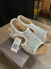 Load image into Gallery viewer, Paver Pull-On Sandals
