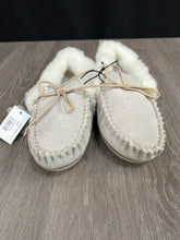 Load image into Gallery viewer, Mirak Comfort Slippers
