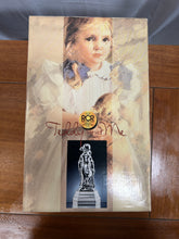 Load image into Gallery viewer, Royal Crystal Rock "teddy &amp; me" figurine
