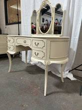Load image into Gallery viewer, Vintage French-style Louis Merchant dressing table
