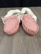 Load image into Gallery viewer, Mirak Comfort Slippers

