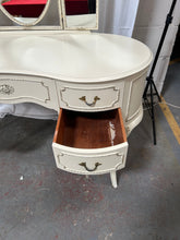 Load image into Gallery viewer, Vintage French-style Louis Merchant dressing table
