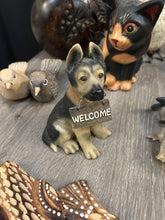 Load image into Gallery viewer, Bundle of wooden sculptures
