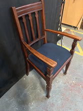 Load image into Gallery viewer, Vintage chair
