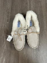 Load image into Gallery viewer, Mirak Comfort Slippers
