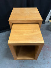 Load image into Gallery viewer, Solid Oak Coffee table
