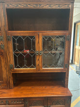 Load image into Gallery viewer, Vintage old charm display case
