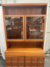 Load image into Gallery viewer, Mcintosh Nathan style display case
