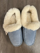 Load image into Gallery viewer, Lamo Comfort Slippers
