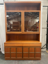 Load image into Gallery viewer, Mcintosh Nathan style display case

