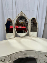 Load image into Gallery viewer, Vintage French-style Louis Merchant dressing table
