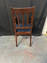 Load image into Gallery viewer, Vintage chair

